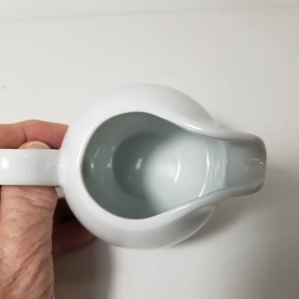 Crofton creamer small 7.4 ounces